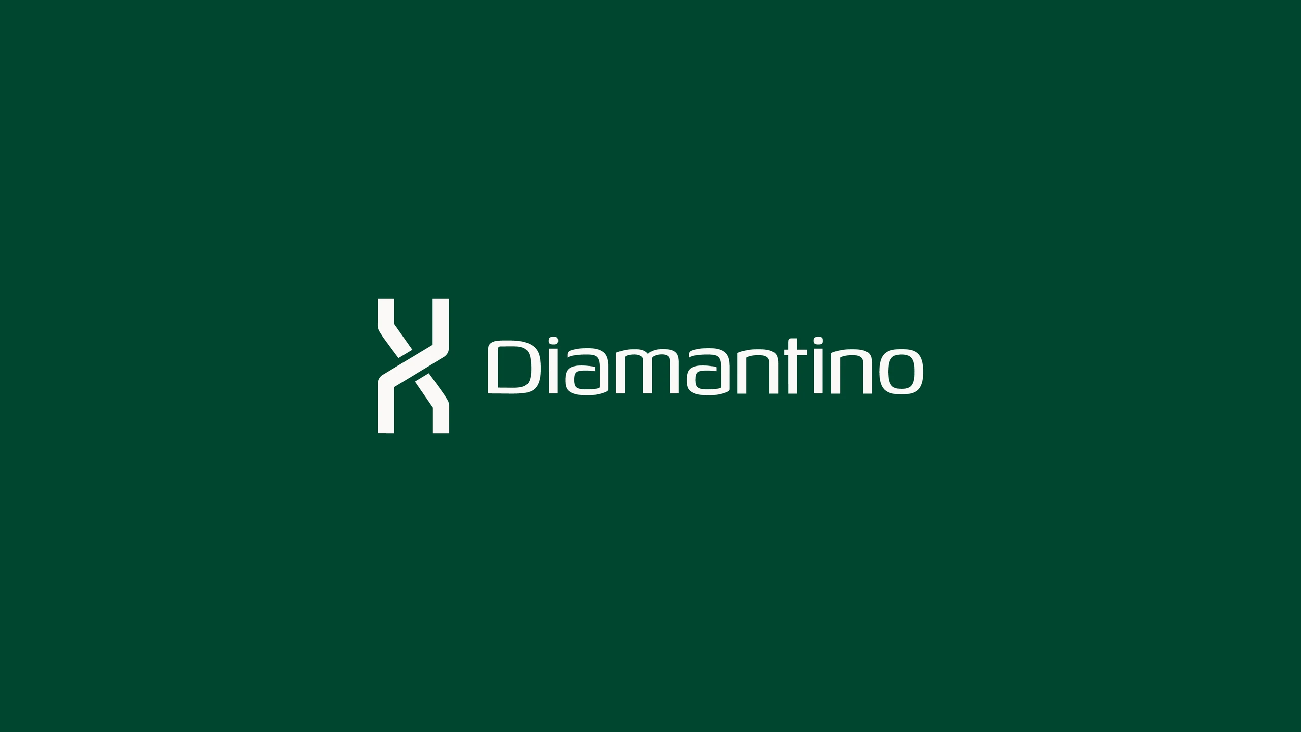 Logotipo Diamantino em branco sobre verde musgo