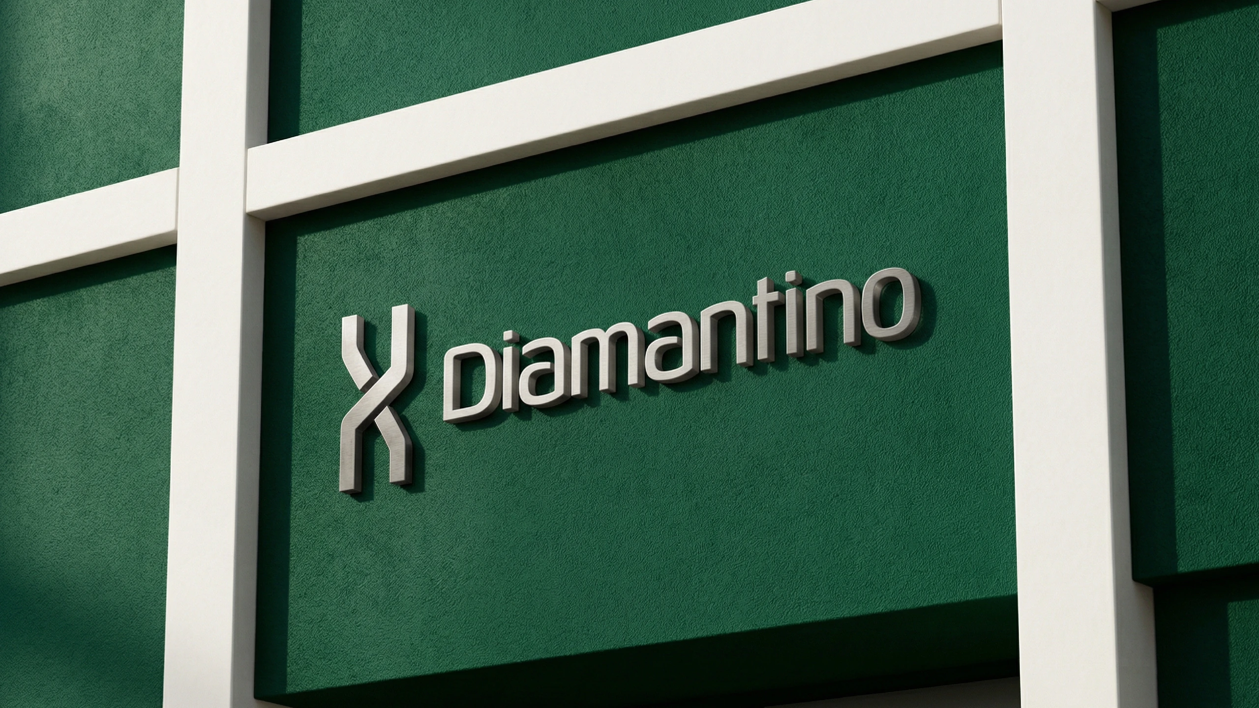 Fachada com o logotipo Diamantino