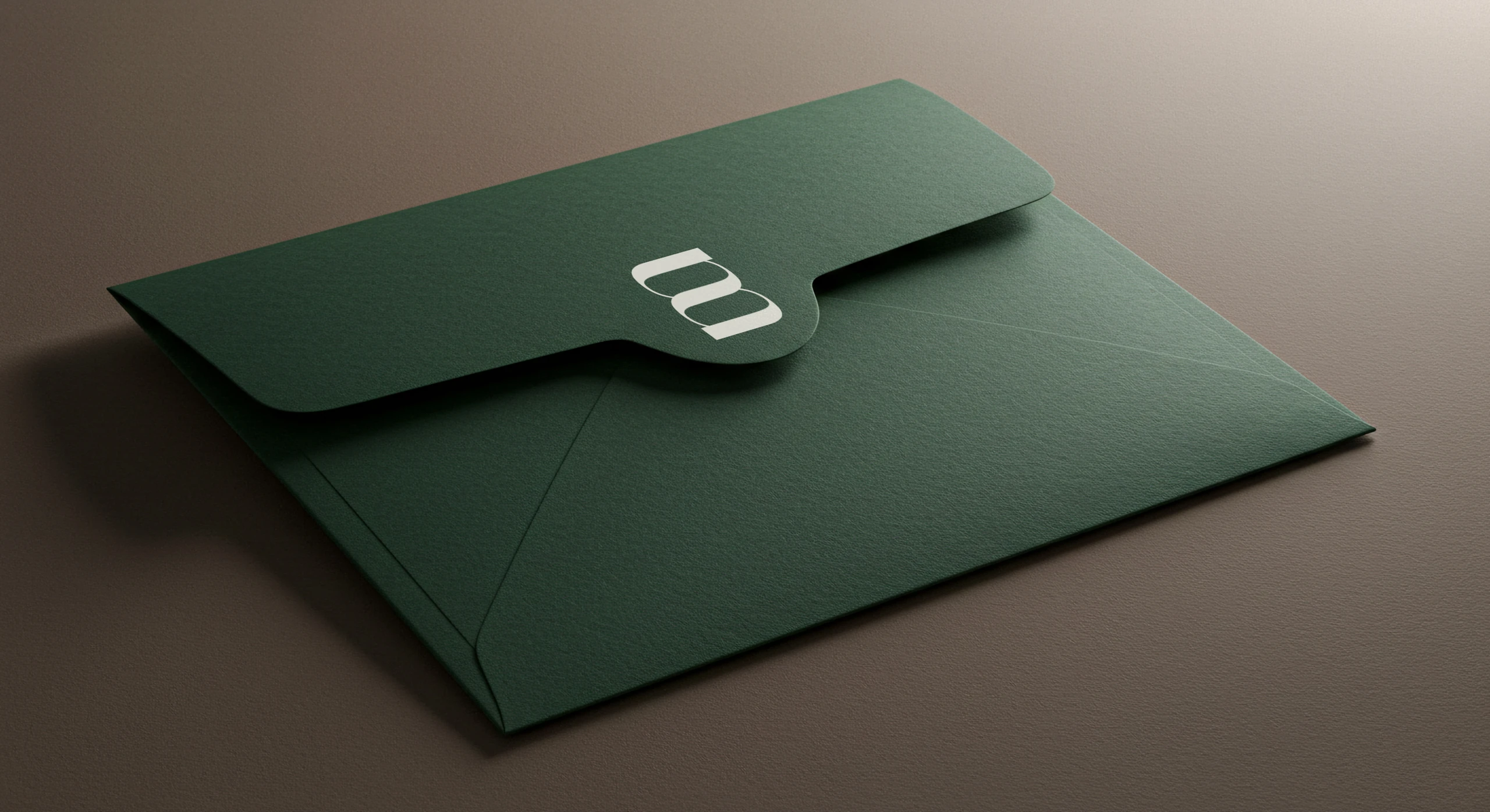 Envelope verde com o símbolo da Megah
